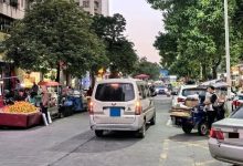 道路兩旁攤販多  人車爭道隱患大丨社區(qū)回應(yīng)→-岑溪生活—站式岑溪本地生活服務(wù)平臺(tái) m.liuxuelu.cn